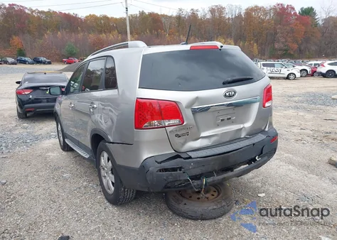 2013 Kia Sorento Lx V6 z USA, uszkodzony, nr VIN 5XYKTDA26DG3607